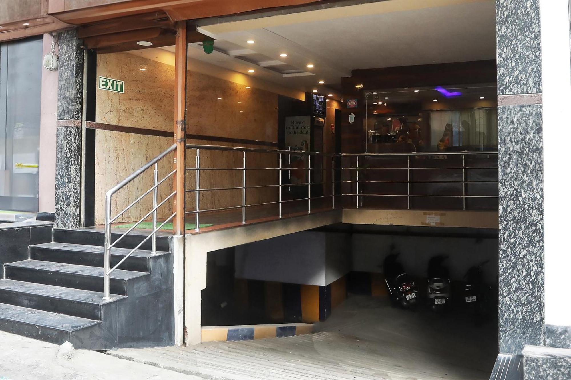 Super Hotel O Vaishnavi Inn ハイデラバード エクステリア 写真